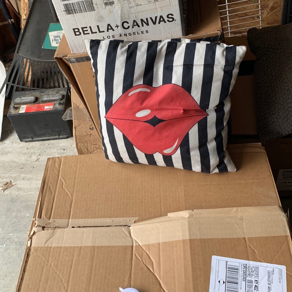 Lips pillow